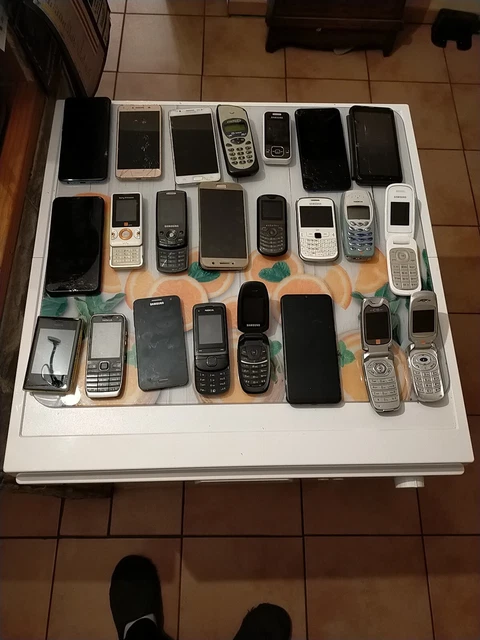 Lot De 4 Téléphones Portables HS Samsung GT-C3595 - Pour Pièces Détachées Ou Réparation