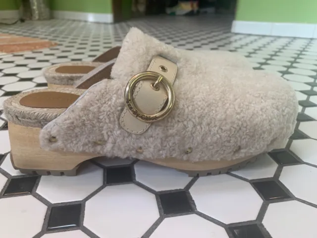 SEE BY CHLOE "VIVIANE" Women's Cream Shearling and gold stud  Clogs - sz 39/8.5