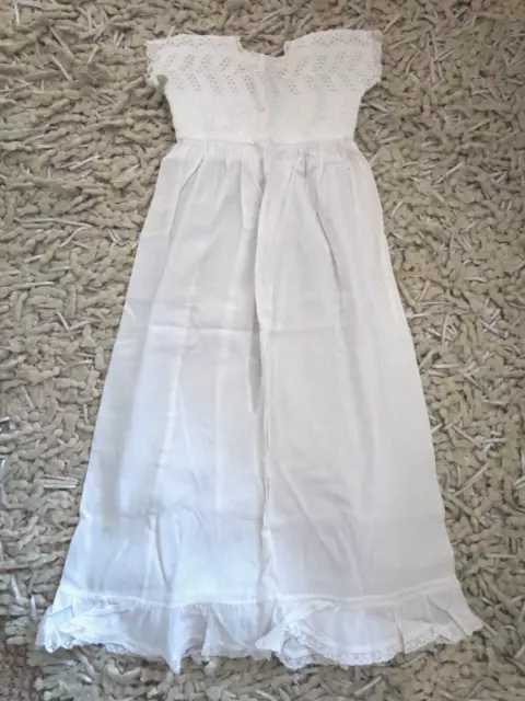 Antico abito/abito da battesimo bianco vintage bianco bambino, cotone pizzo e bavaglino ragazzo o ragazza
