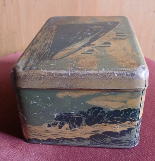 ANCIENNE BOITE TOLE Lithographié Biscuit Le Petit Parisien Ducasse