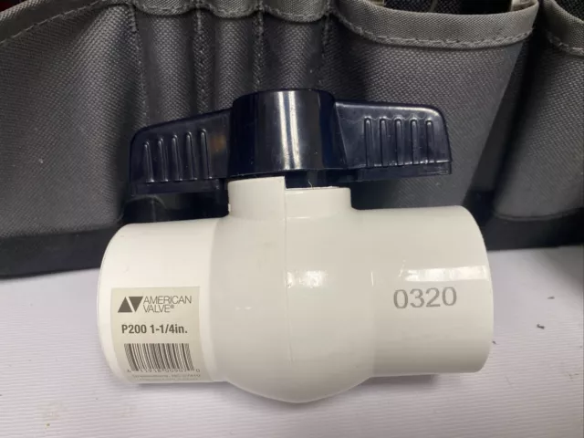 1-1/4" White Pvc Schedule 40 Threaded Ball Valve Nsf Approved, 150 PSI