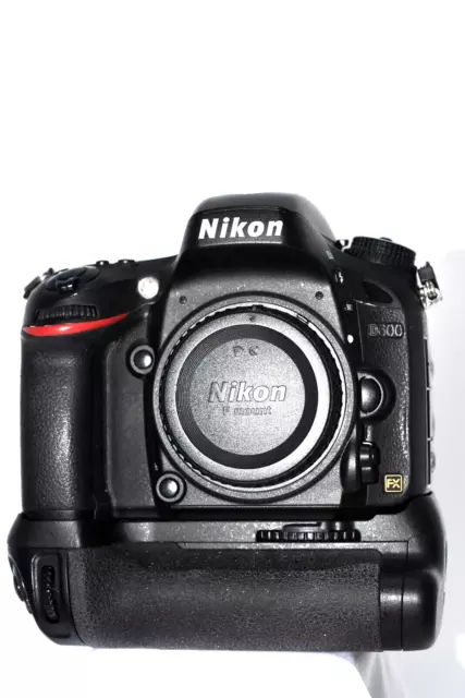 NIKON D600 24.3Mp DSLR Body & battery grip. CLICK Count 47,445. #6102. NEAR MINT