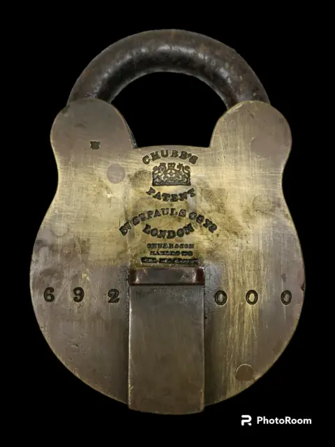 Old Antique Rare Chubb's Patent 57 St Pauls Corp 692000 Padlock With Key London 3