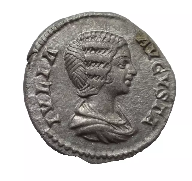 Julia Domna. Augusta, AD 193-217. AR Denarius. 2.34g / 18 mm. 209