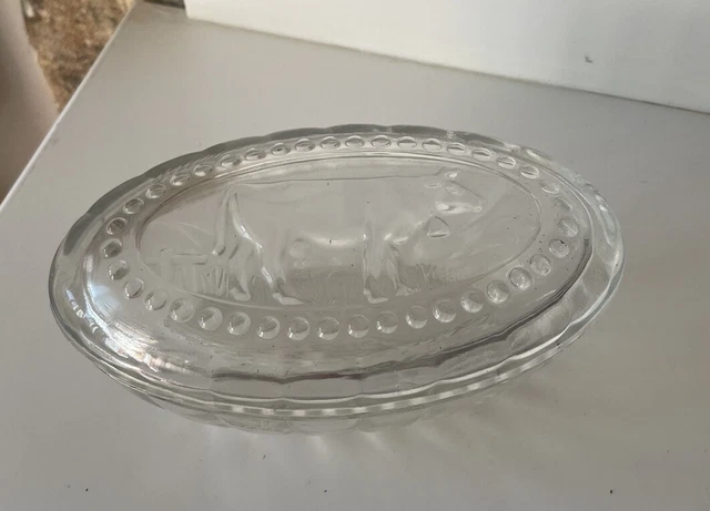 Ancien Couvercle De Beurrier Ovale En Verre – Décor Vache Relief – France Années 1920-1949