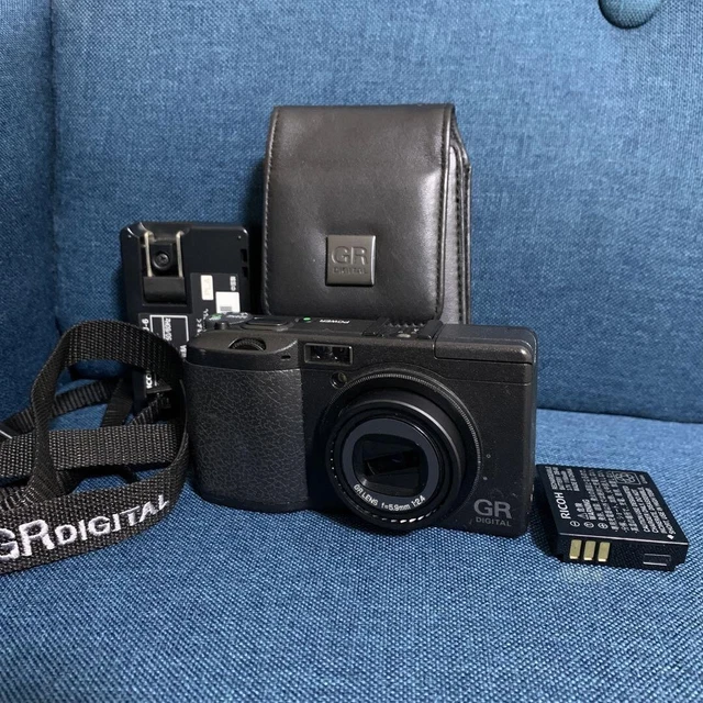 Ricoh GR Digital first generation compact digital camera read description