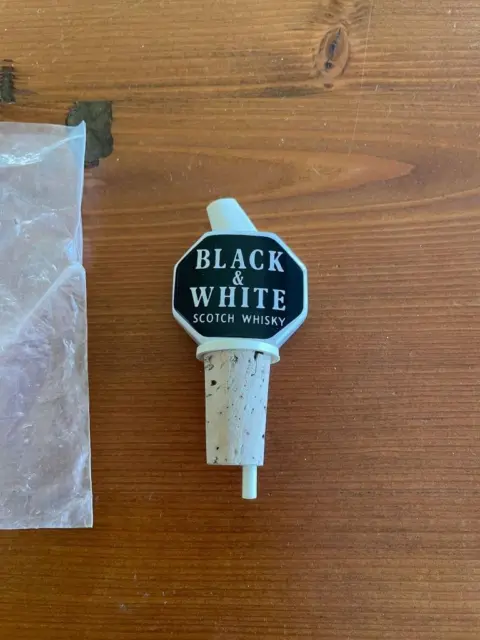 Black And White Scotch Whisky Ceramic Pourer In Brand New Original Condition