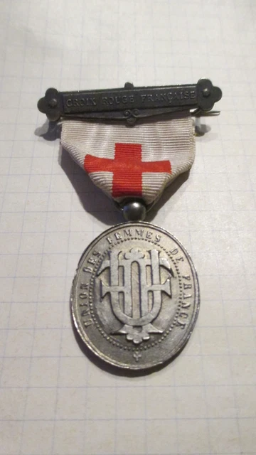 MEDAILLE DE LA CROIX ROUGE UFF ASSOCIATION UNION DES FEMMES DE FRANCE Numerotee Au Dos