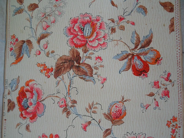 Papier peint Fleurs arabesques : une touche boho chic pour la chambre des filles