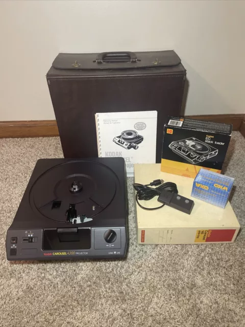 KODAK CAROUSEL 4200 Slide Projector w/ Case and All Accessories NEW ...