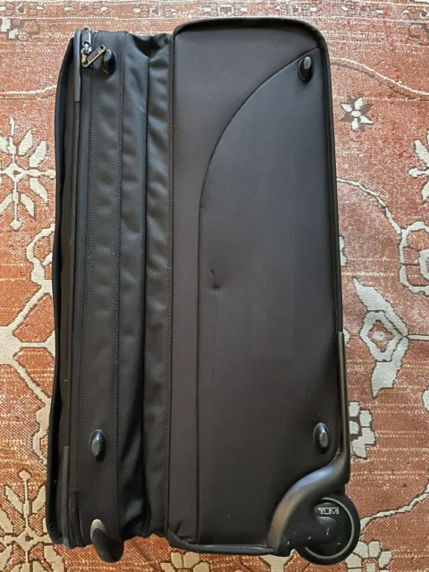 Tumi Alpha 2 Medium Trip Expandable Luggage 26” Suitcase Black 2 Wheeled 22026D4 3
