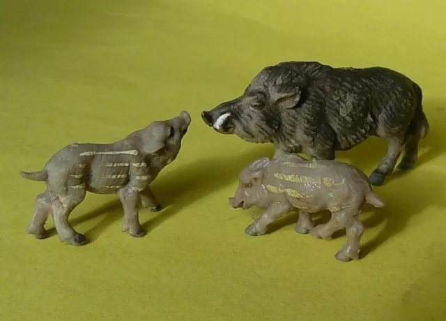 DDR Spielzeugtiere Figuren Zootiere Wildtiere Wildschwein mit 2 Frischlingen