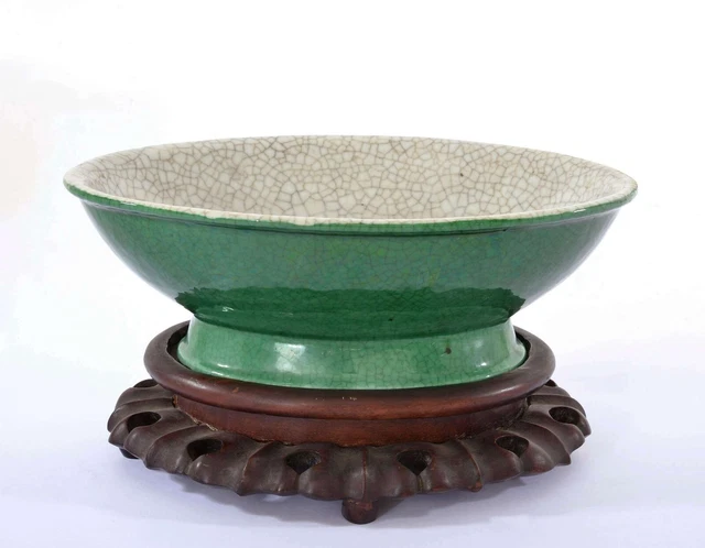 1930's Cinese Verde Craquelé Smalto Monocromatico Ge Guan Tipo Bowl Legno Stand