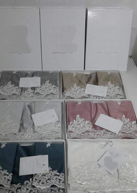 Set Centrini Ricamati Cloe - 3 Pezzi In Pizzo Per Tavolo E Arredamento, Made In Italy - Foto 3