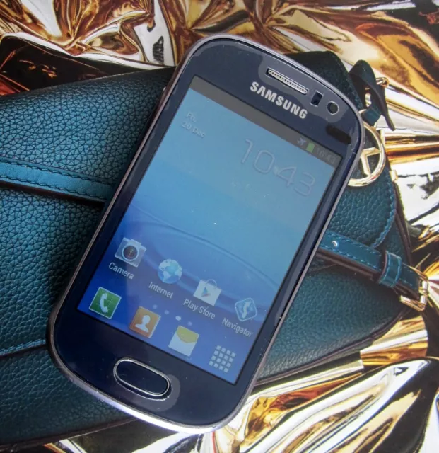 Samsung Galaxy Fame GT-S6810P mobile phone on EE. USED item for spares/repair.