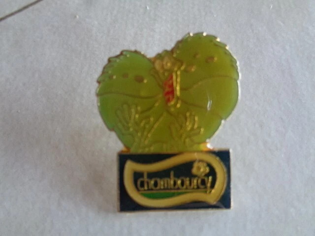 The Rescuers down under Frank the Lizard Disney issued metal lapel pin