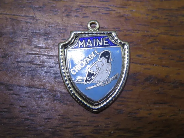 Vintage silver MAINE STATE CHICKADEE BIRD SOUVENIR TRAVEL SHIELD charm 9-18