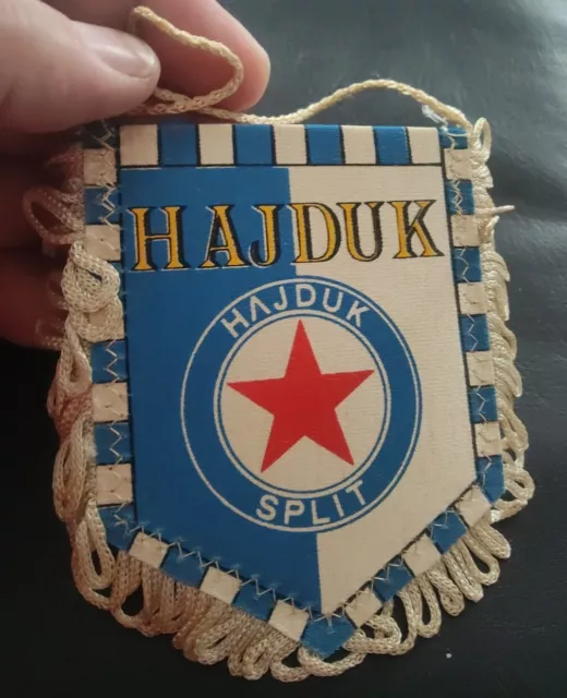 Ancien petit Fanion en tissu-Football  - HAJDUK - SPLIT .