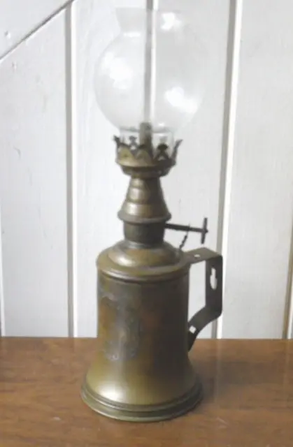 Ancienne Lampe inexplosible à l'essence minerale. Gravée d'une cloche