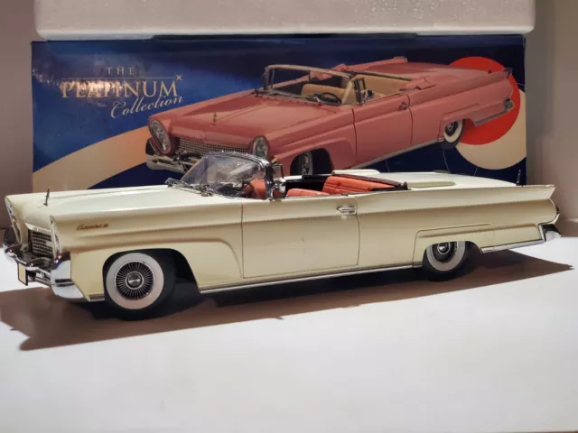 Sun Star 1958 Lincoln Continental Mark III Convertible 1:18 Scale Diecast Car