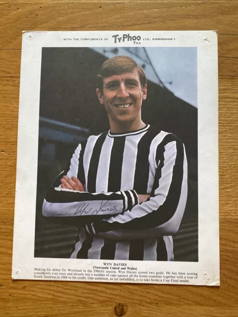 Wyn Davies Newcastle & Wales Typhoo Tea Football Card 1960s Autographed-VGC.