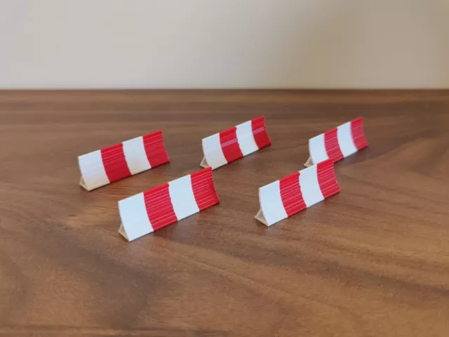 5x Red & White AIRCRAFT JET BLAST FENCES Airport Taxiway Models 1:400 Scale