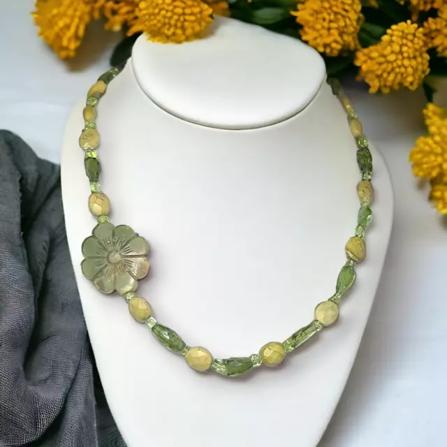 Gorgeous Vintage Green Carved Jade Color Stone Beaded Flower Necklace 16"