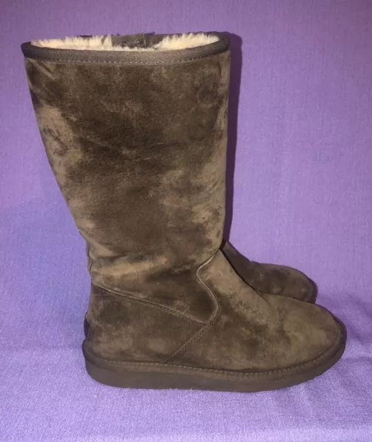 Used Women’s UGG Sumner Brown Boots Size 8. 2