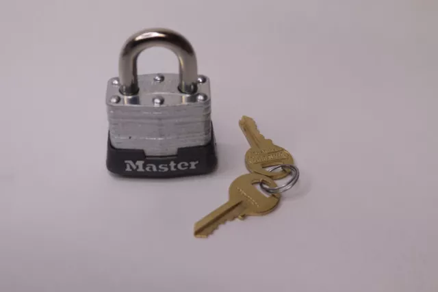 Master Laminated Padlocks Keyed Alike Steel 1-9/16" Wide 3KA