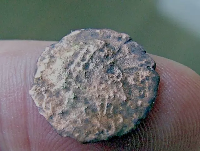 Unidentified ROMAN COIN, found metal detecting.