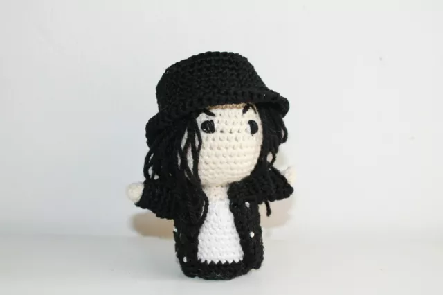 bambola Michael Jackson "Billie Jean" amigurumi uncinetto fatta a mano 