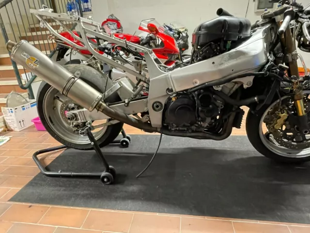 pezzi di ricambio racing Suzukigsxr1000 k1 k2 k3 pezzi di ricambio racing Suzukigsxr1000 k1 k2 k3