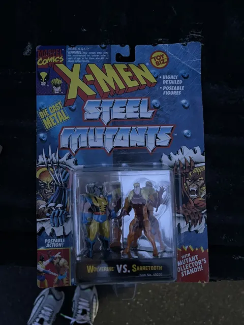 Marvel X-Men Steel Mutants Wolverine vs sabretooth Toybiz Die Cast Damaged Box