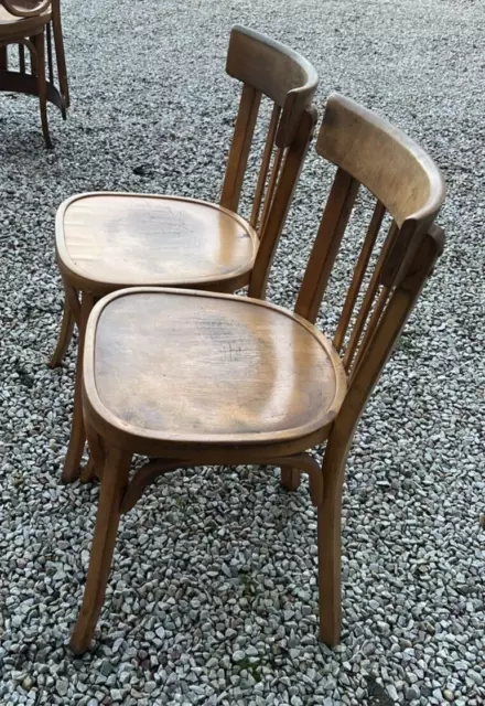 2 anciennes chaises en bois de marque BAUMANN 2