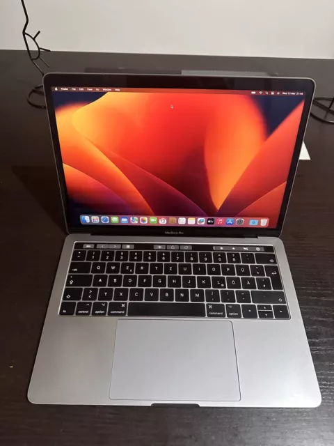 macbook pro 2017 -256GB -16G RAM -3.1 GHz dual-core Intel Core i5 -Touch Bar