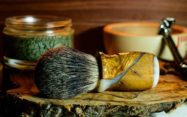 Pennello da Barba in legno  e resina bianca nodo 28mm pelo High dense