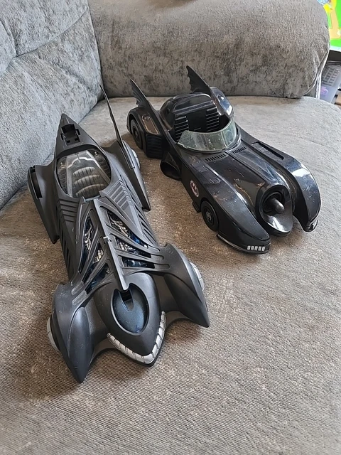 Lot Batmobile Et Figurines Batman - Série Animée 1993 - Kenner Vintage DC Comics