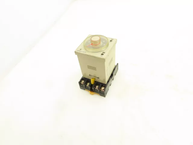 Omron H3CR-F8 Solid-State Timer Relay Socket 100-240V 0.5 Sec-30 Hours