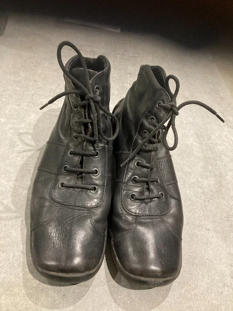 Bottines Cuir Noires Talons Carres 3Cm A Lacets P39