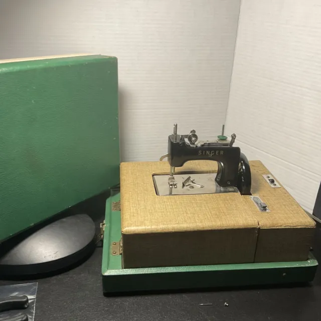 Antique/Vintage Mini Singer Sewing Machine Black Hand Crank Child Size