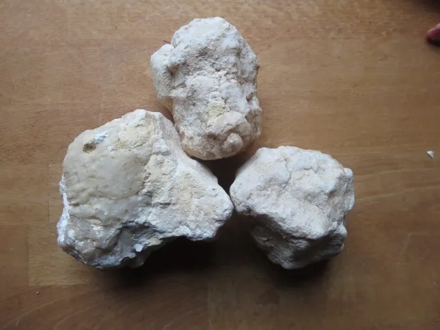 3 Stück Bergkristalldruse ungeöffnet zum knacken ca. 1,7 kg Marokko