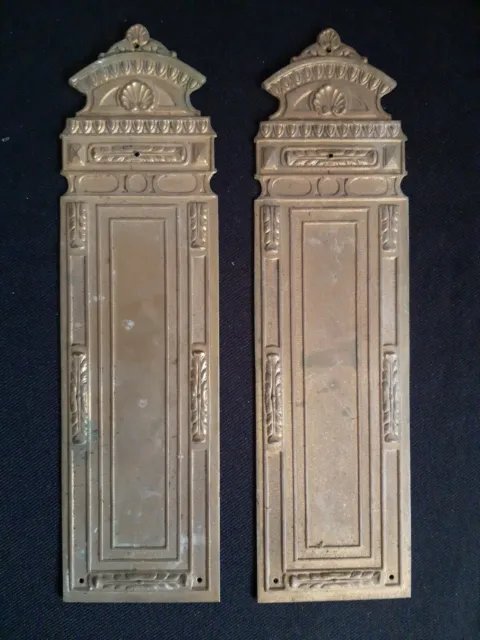 2 ancienne plaques de propreté en laiton  22,2 cm