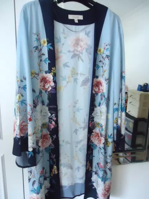 Oasis Kimono size 20, really stunning Blue Floral