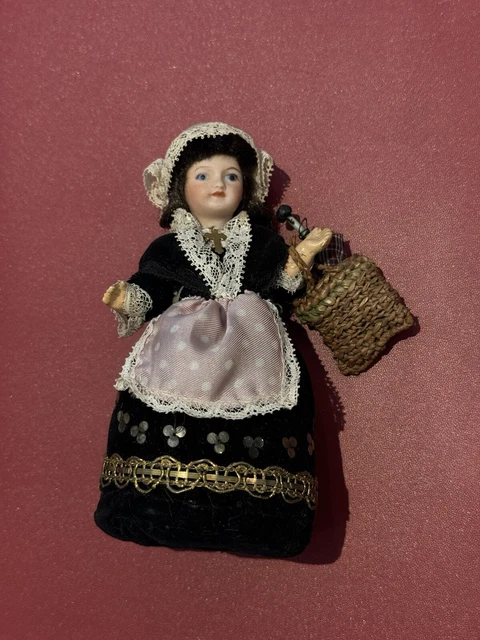 PETITE POUPÉE ANCIENNE Mignonnette en Porcelaine A12 EUR 49,90