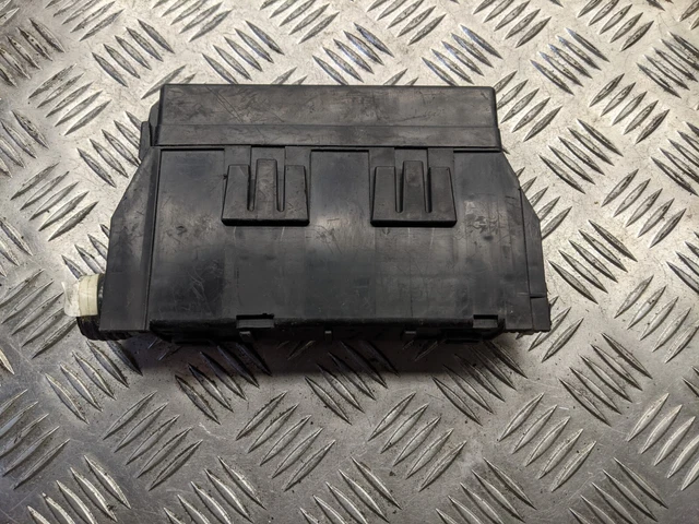 B546 nissan Fusible Boite Relais Unité Module 7154-7223-30