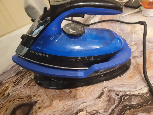 Rowenta Freemove  Cordless iron with steam boost And cordless