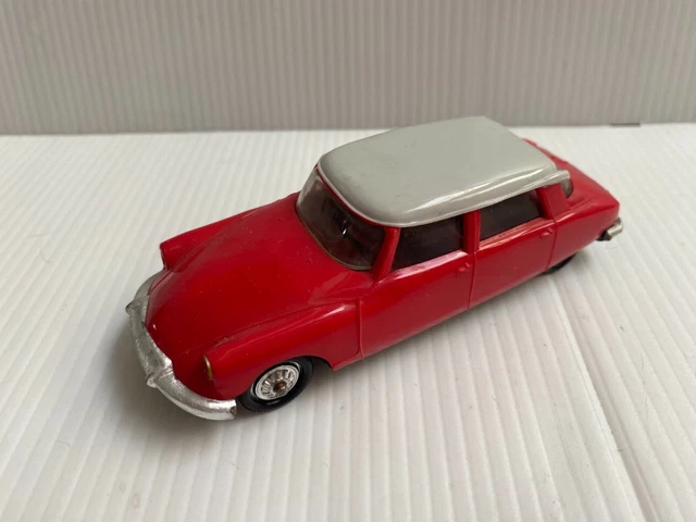 Les Miniatures de NOREV N°48 Citroën DS19 Rouge sans boite 1/43 Voiture