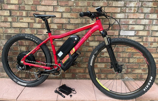 Voodoo hoodoo 2025 red