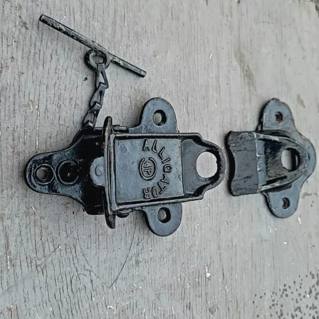 Vintage  Alligator Cast Iron Barn Door Latch ~ Ap Allith-prouty Complete