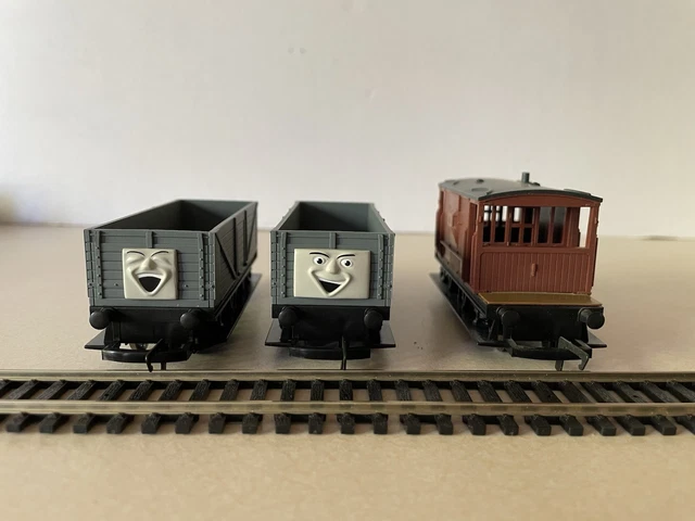 hornby-railway-thomas-the-tank-engine-troublesome-trucks-and-brake-van